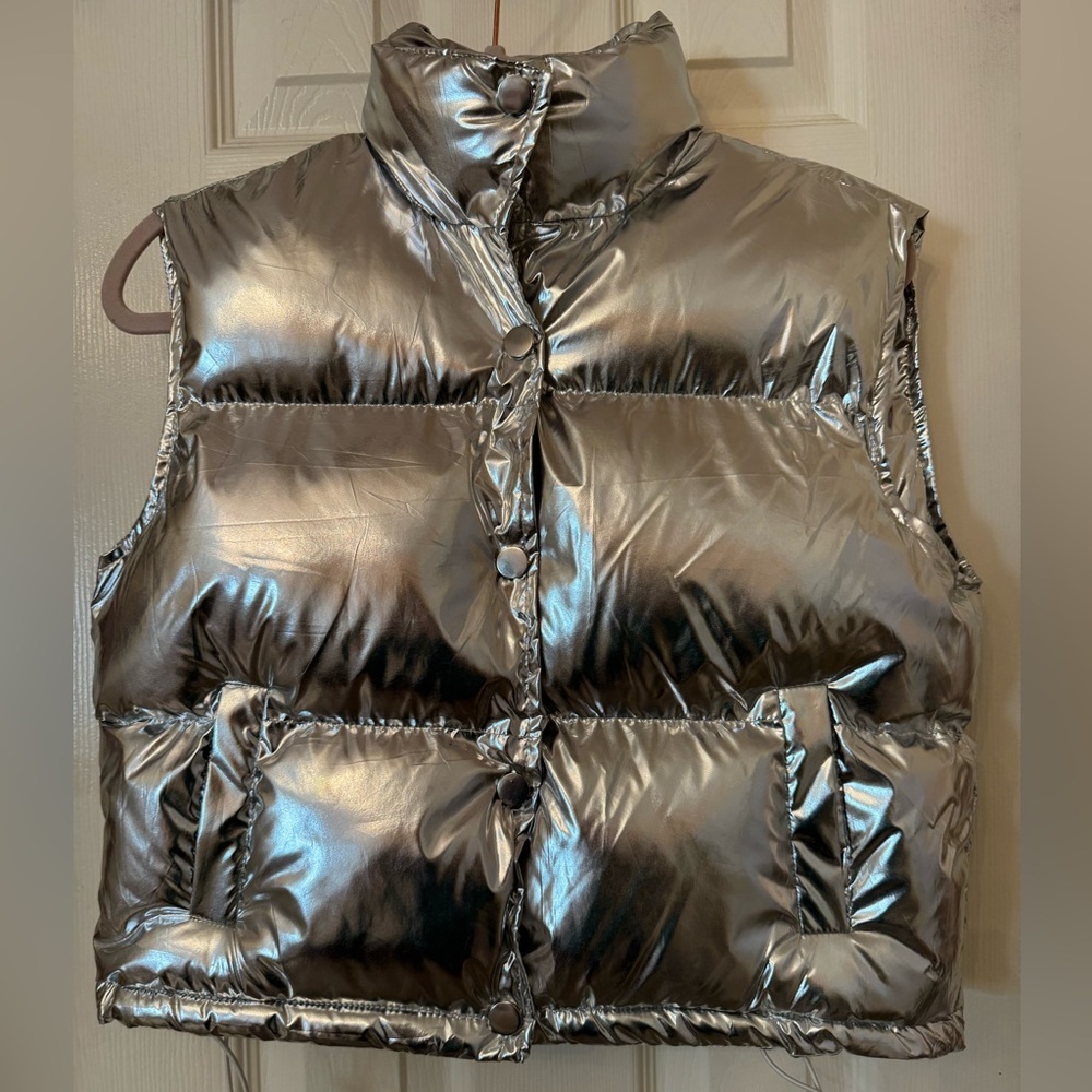 NWOT SMALL SILVER METALLIC PUFFER VEST
